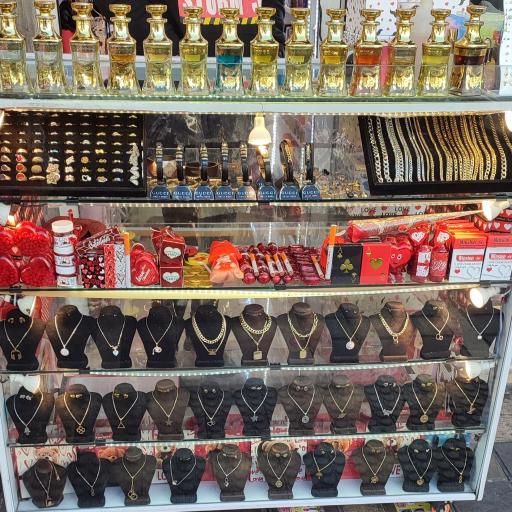 عکس عطر و عروسک باران