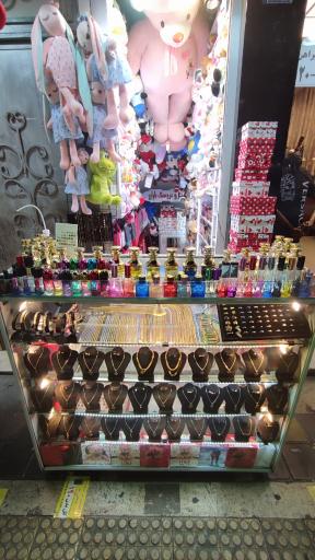 عکس عطر و عروسک باران