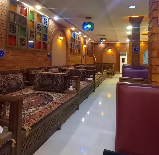 عکس رستوران لوکس طلایی