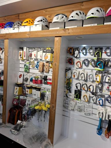 عکس ایساتیس استور