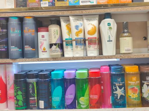 عکس فروشگاه لوازم آرایشی سرمه