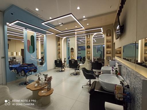 عکس آرایشگاه مردانه و کودک مویار