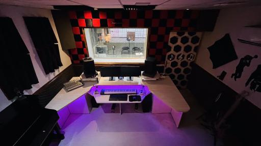 عکس استودیو موسیقی چکاوک