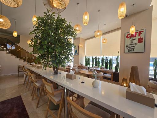 عکس کافه صبحانه کرمی