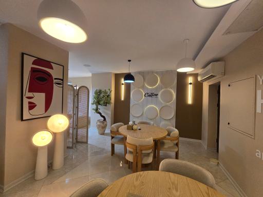 عکس کافه صبحانه کرمی