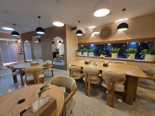 عکس کافه صبحانه کرمی