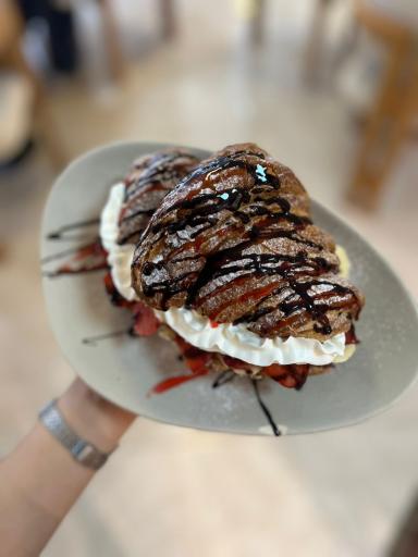 عکس کافه صبحانه کرمی