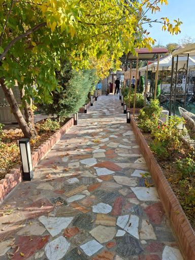 عکس اقامتگاه گلهای سامان