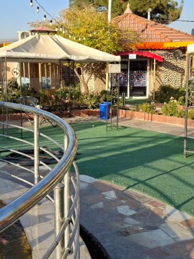 عکس اقامتگاه گلهای سامان