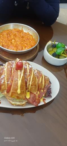 عکس کافه صبحانه کرمی