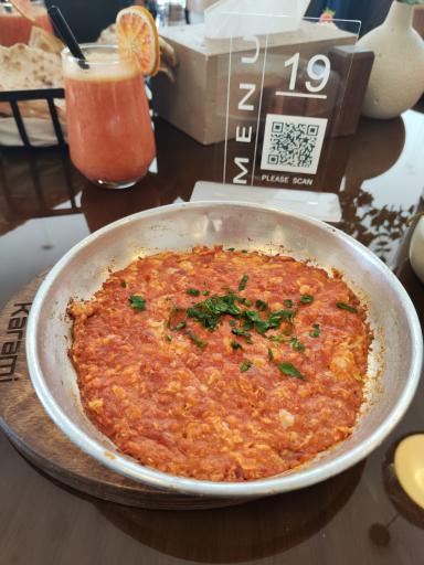 عکس کافه صبحانه کرمی