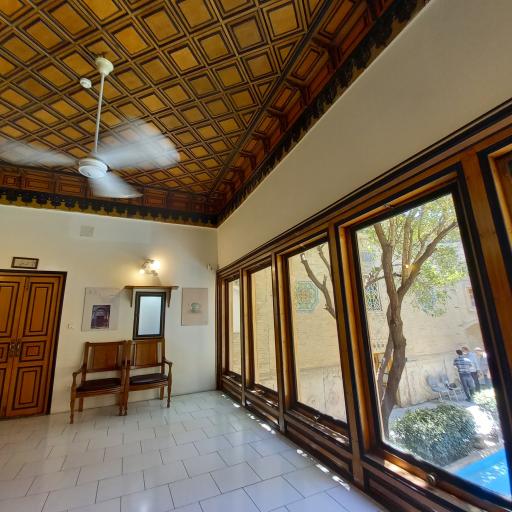 عکس خانه تاریخی ملک