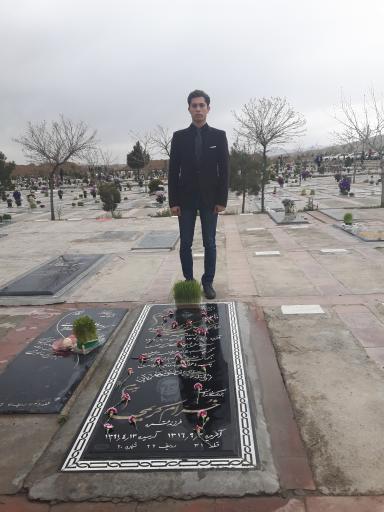 عکس مزار خرام و ملک جهان کریمی خانقاه