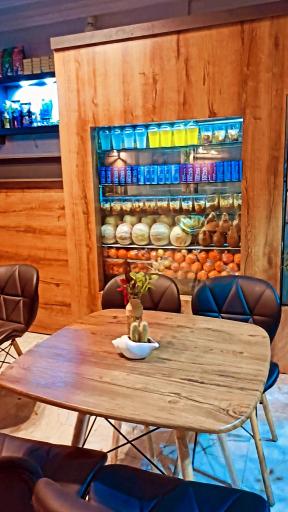 عکس کافه بستنی رایکا