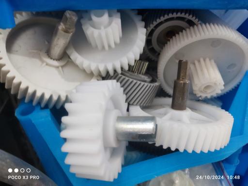 عکس دنیای قطعات یدکی لوازم خانگی فلاحزاده