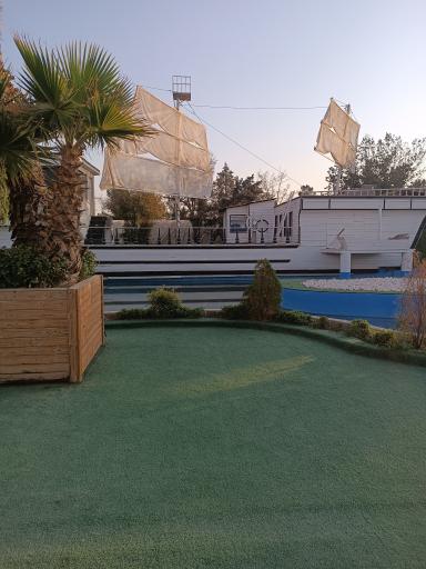 عکس باغ تالار مجنون