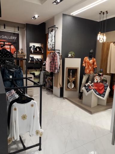 عکس گالری پوشاک هیلا