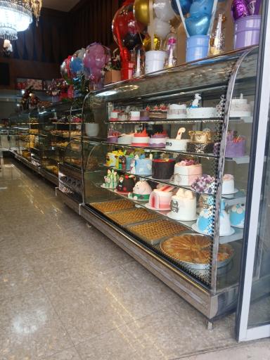 عکس قنادی مولن روژ