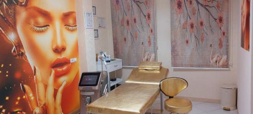 عکس کلینیک زیبایی و کاشت مو و ابرو ابریشم شهرقدس