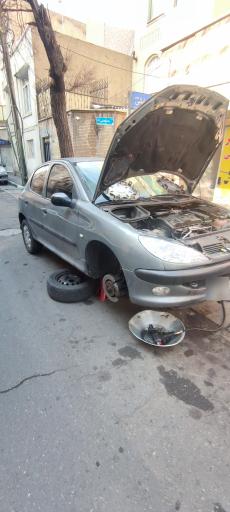 عکس تعمیرگاه آقای کمک فنر