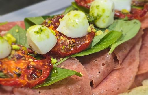 عکس ساندویچ ایتالیایی بُرِش