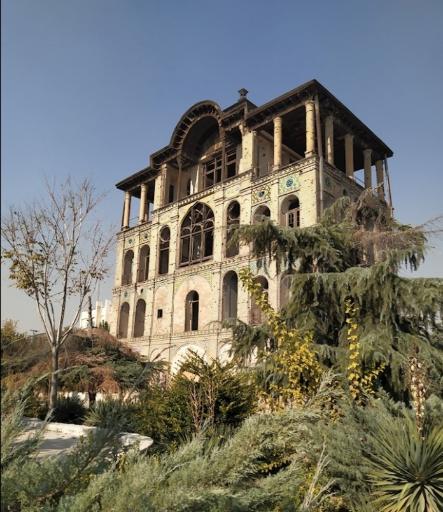 عکس عمارت تاریخی کلاه فرنگی عشرت آباد