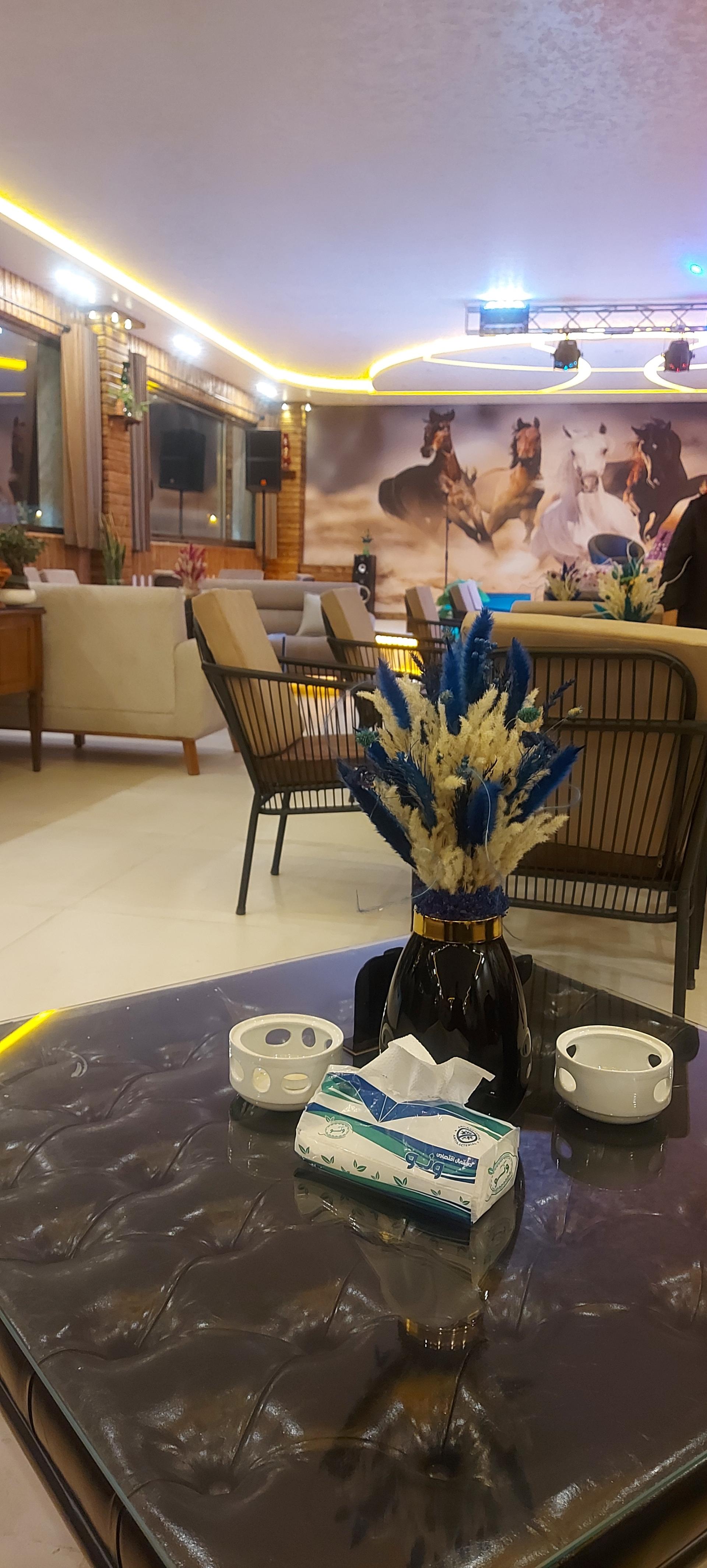 عکس باغ رستوران و مانِژ اسب سواری بهاران