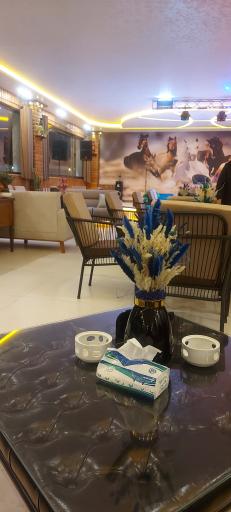 عکس باغ رستوران و مانِژ اسب سواری بهاران