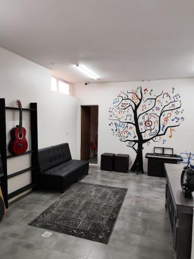 عکس آموزشگاه موسیقی فنی و حرفه ای قدرت سکوت