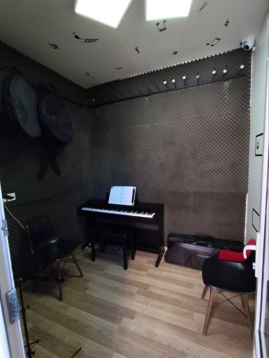 عکس آموزشگاه موسیقی فنی و حرفه ای قدرت سکوت