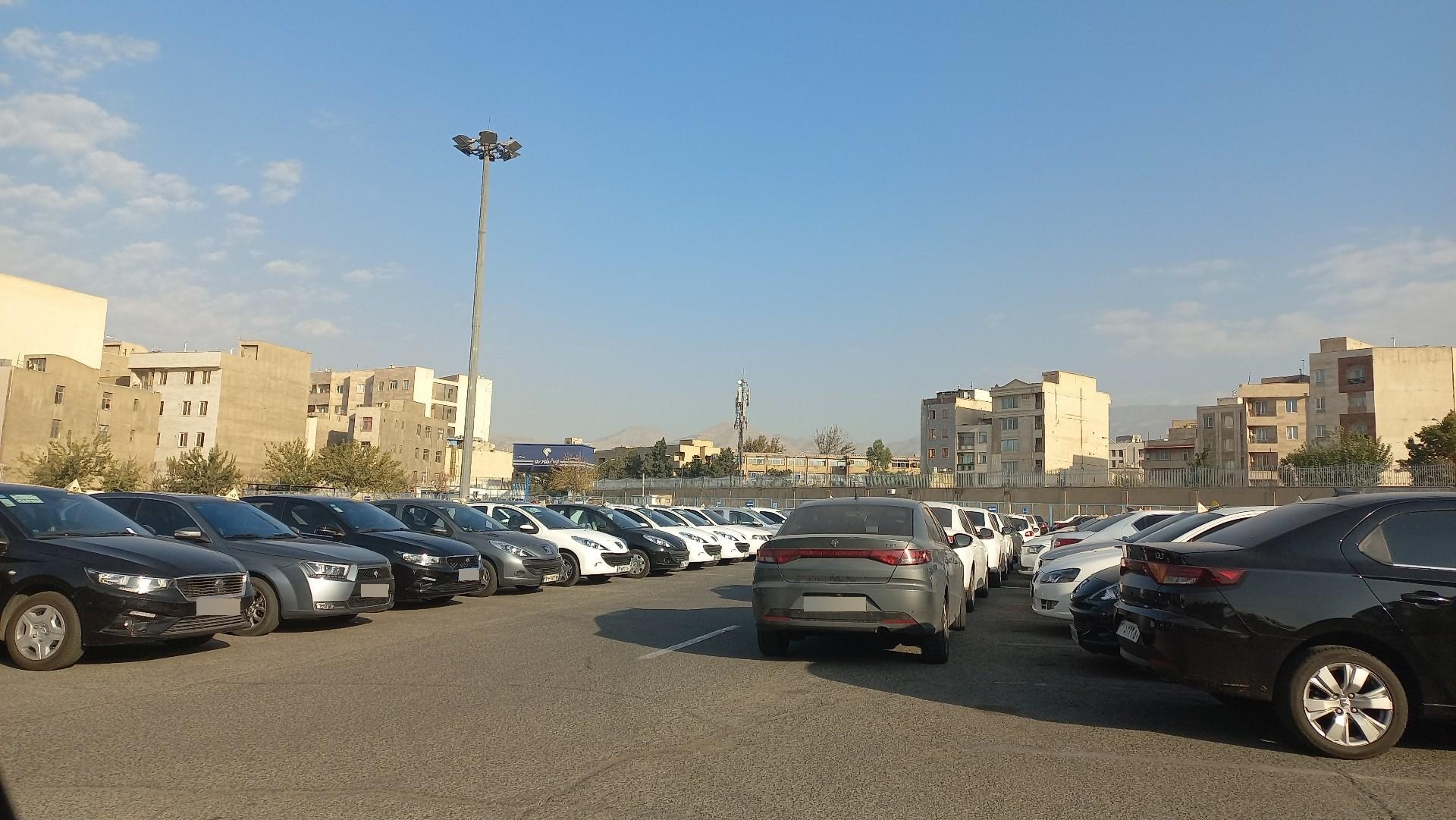 عکس پارکینگ همگام ایران خودرو