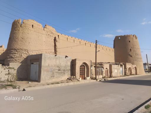 عکس قلعه تاریخی سنگان