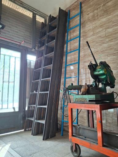 عکس کارگاه آهنگری حسین زاده