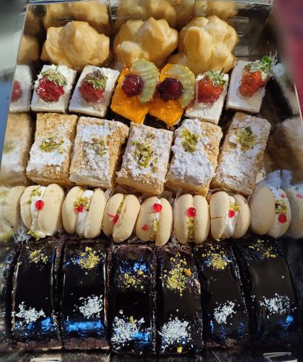 عکس شیرینی سرای نفیس