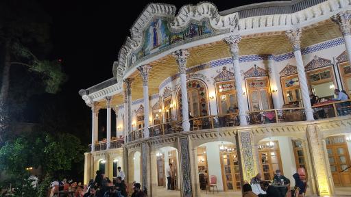 عکس باغ و عمارت شاپوری