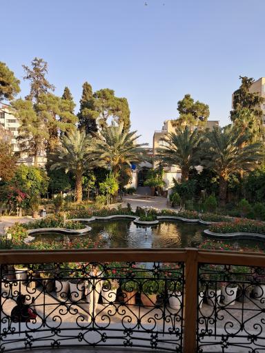 عکس باغ و عمارت شاپوری