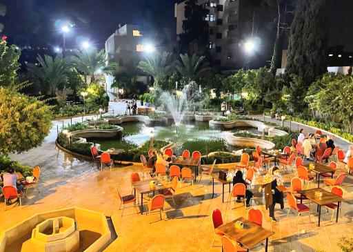 عکس باغ و عمارت شاپوری
