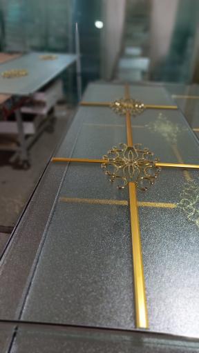 عکس کارگاه مونتاژ شیشه دوجداره و درب و پنجره upvc 