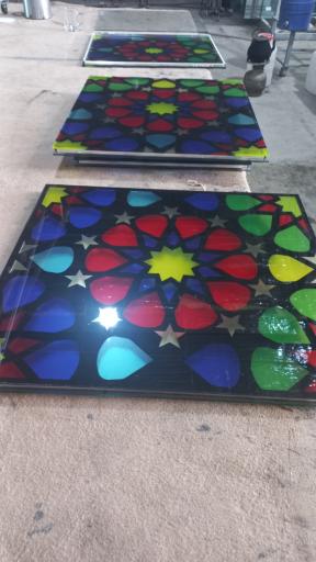 عکس کارگاه مونتاژ شیشه دوجداره و درب و پنجره upvc 