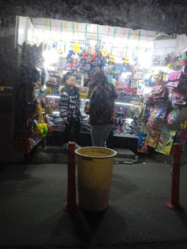 عکس دکه روزنامه فروشی