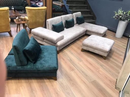 عکس تعمیرات مبل روشا