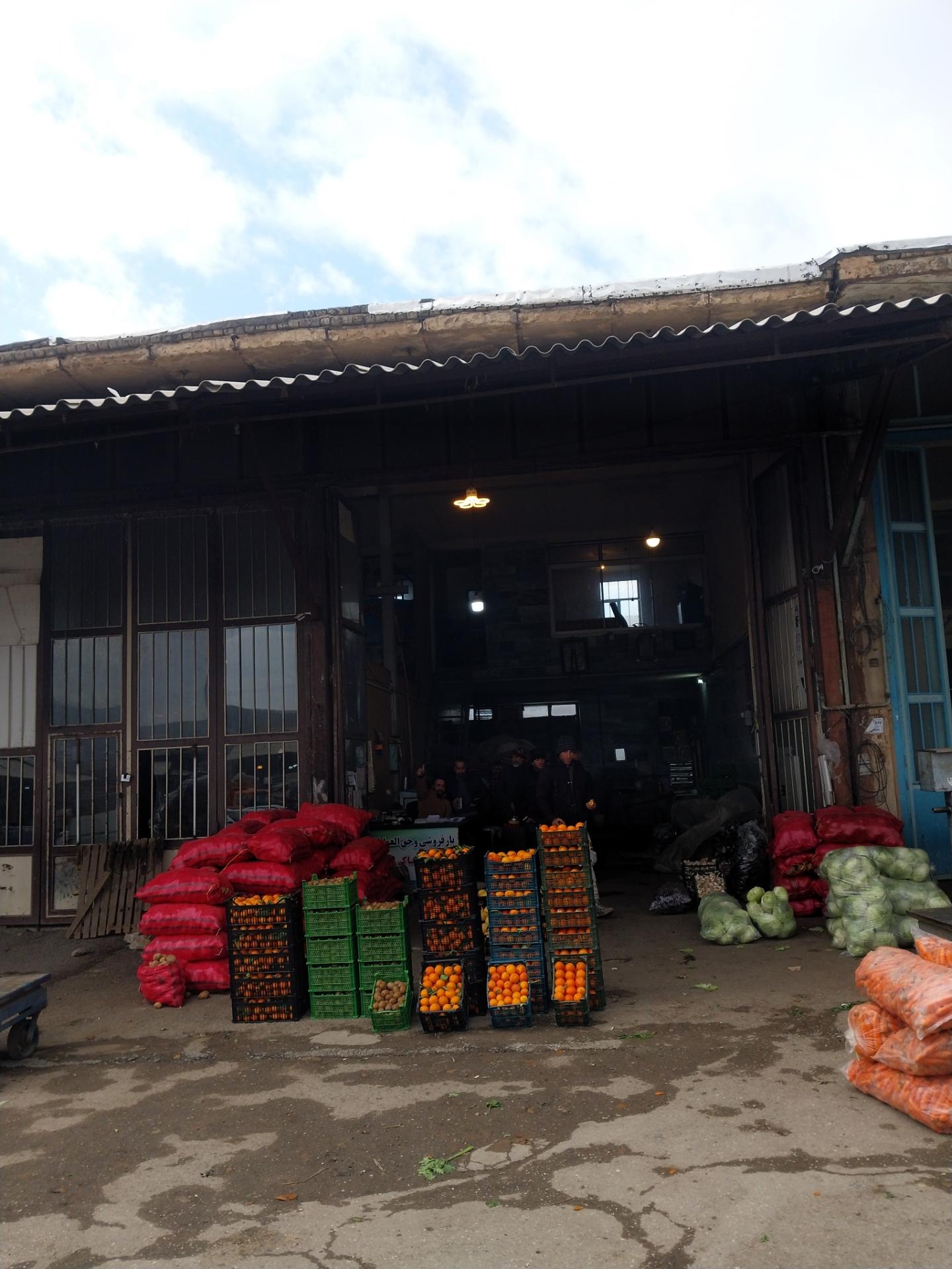 عکس حجره حاج توکل ساکی و پسران 