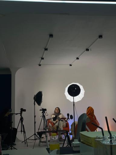 عکس استودیو تولید محتوا و مارکتینگ دیناین