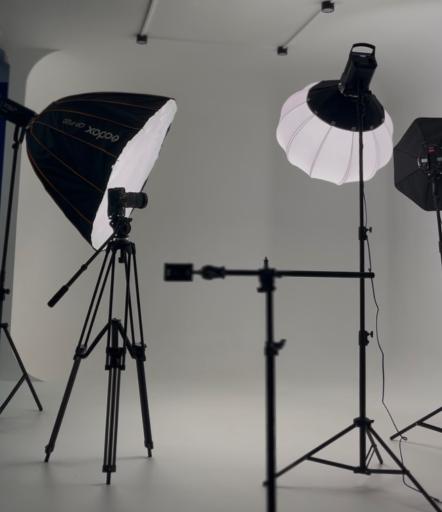 عکس استودیو تولید محتوا و مارکتینگ دیناین