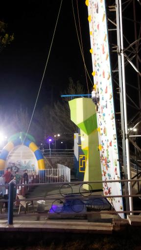 عکس شهربازی و دیواره سنگ نوردی کودکان