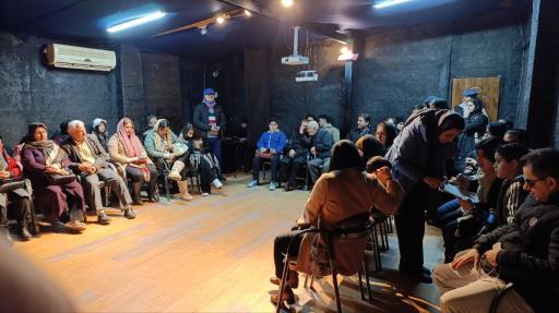 آموزشگاه هنرهای نمایشی روزنه آبی