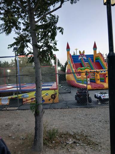 عکس شهربازی و دیواره سنگ نوردی کودکان