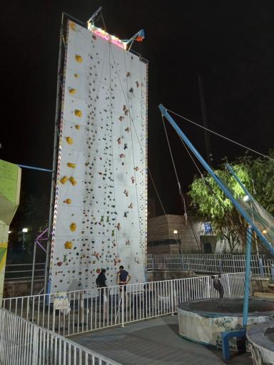 عکس شهربازی و دیواره سنگ نوردی کودکان