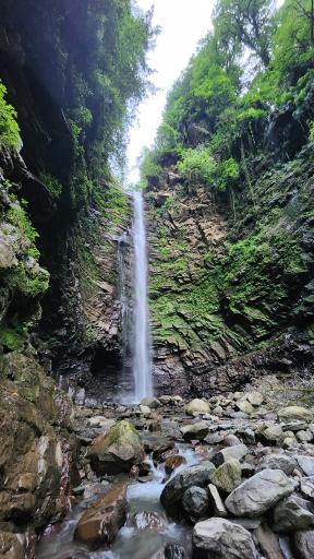 عکس آبشار گزو