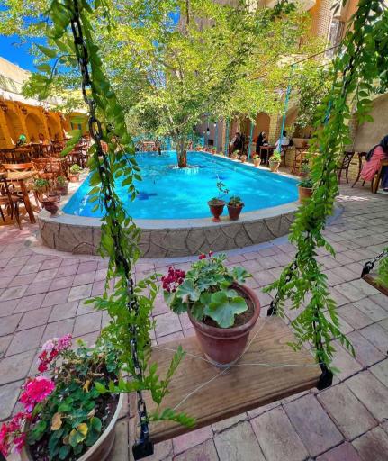 عکس عمارت فردوس